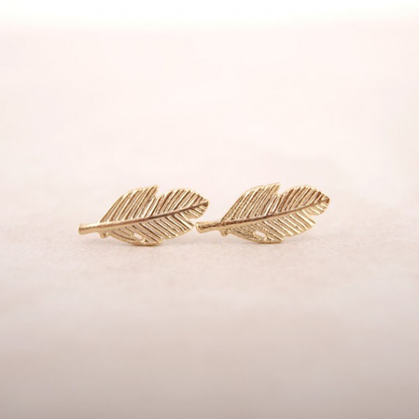 Jisensp  Vintage Jewelry Modern Beautiful Feather Stud Earrings for Women Classic Stud Earrings Leaf Party Earrings Gifts E038