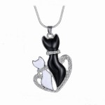 New Lovely Cat Paw Black White 2 cat On Heart Crystal Pendant Necklace For Women Girl Best Friend Gift Small Cat Jewelry