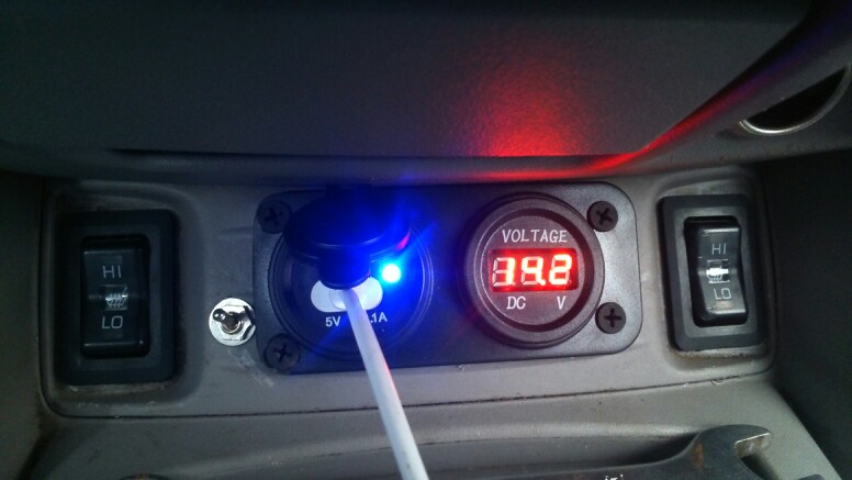 2017-Car-Charger-Motorcycle-Plug-Dual-USB-Adaptor12V24V-Cigarette-Lighter-Socket-Blue-LED-Digital-Vo-32604983180