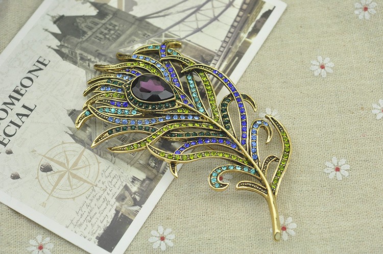 Antique-Gold-Tone-Metal-Feather-Brooch-Pin-Crystal-Rhinestone-Scarf-Accessory-Vintage-Jewelry-2016-32647197944