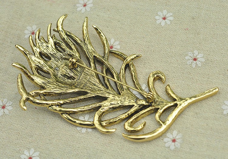 Antique-Gold-Tone-Metal-Feather-Brooch-Pin-Crystal-Rhinestone-Scarf-Accessory-Vintage-Jewelry-2016-32647197944