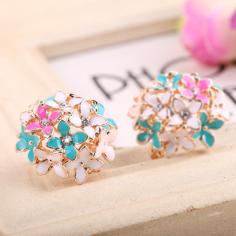 LNRRABC-new-Korean-Four-Leaf--cheap-alloy-Crystal--Floral-Earrings--WhiteBlackPink-Free-Shipping-32589100169