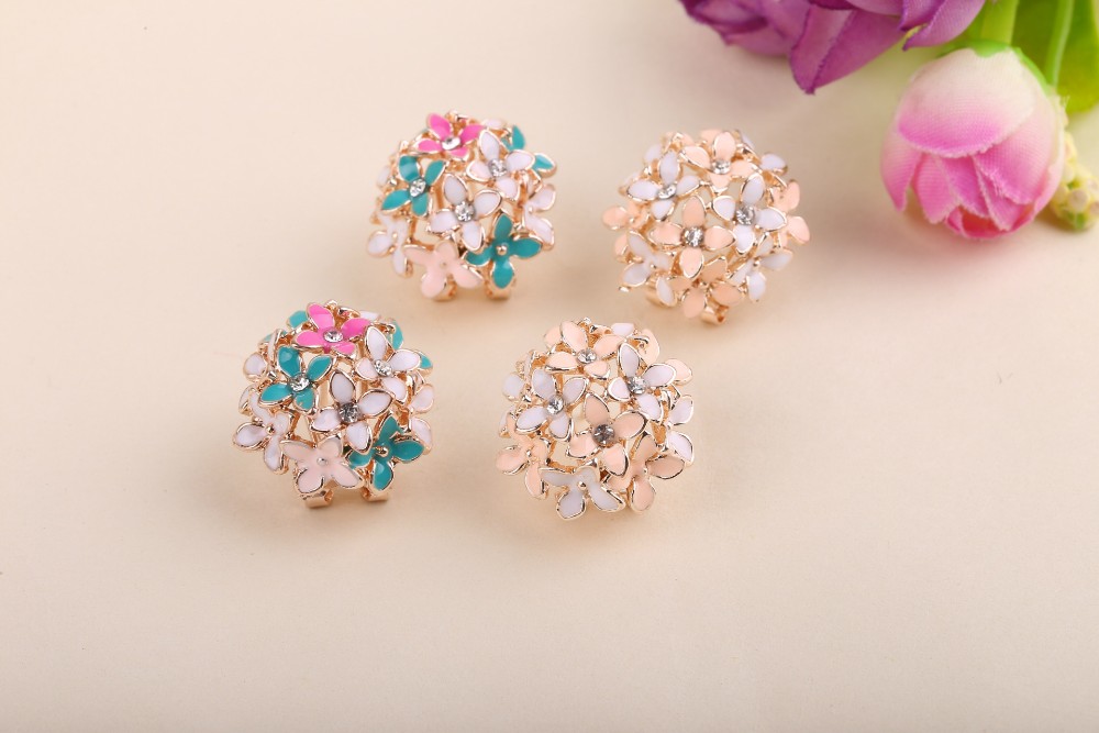 LNRRABC-new-Korean-Four-Leaf--cheap-alloy-Crystal--Floral-Earrings--WhiteBlackPink-Free-Shipping-32589100169