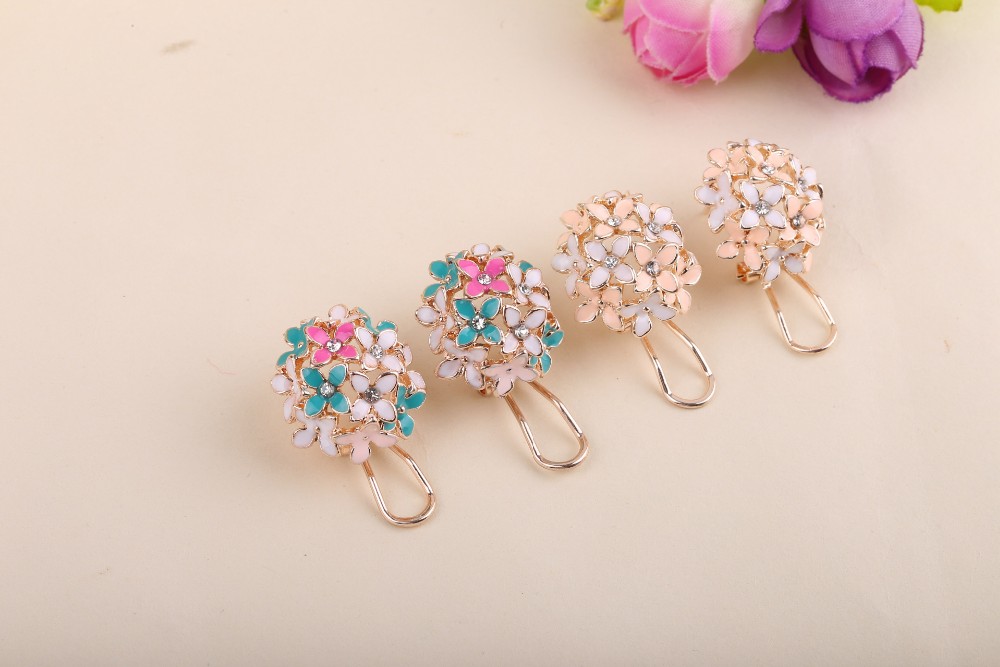 LNRRABC-new-Korean-Four-Leaf--cheap-alloy-Crystal--Floral-Earrings--WhiteBlackPink-Free-Shipping-32589100169