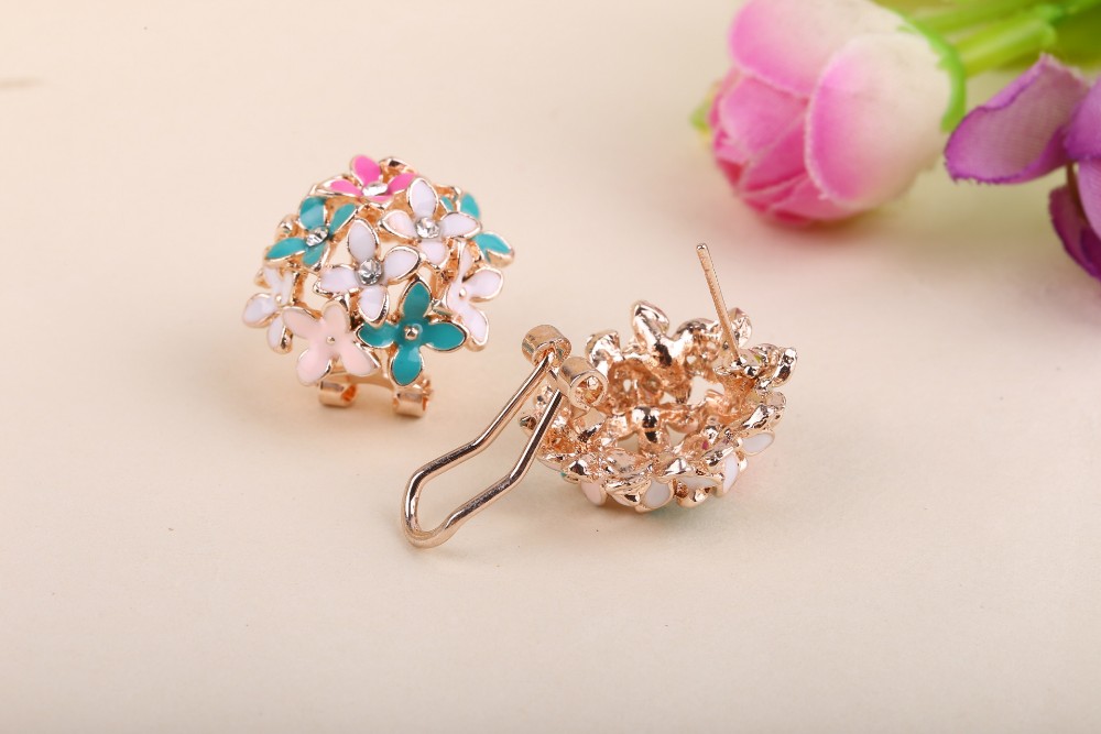 LNRRABC-new-Korean-Four-Leaf--cheap-alloy-Crystal--Floral-Earrings--WhiteBlackPink-Free-Shipping-32589100169